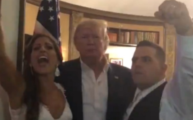 ترامب يفاجئ عروسين في حفل زفافهما!