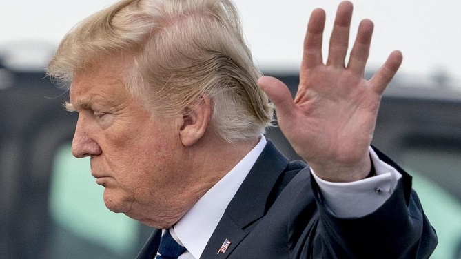 دونالد ترامب يعترف بوجود كائنات فضائية!