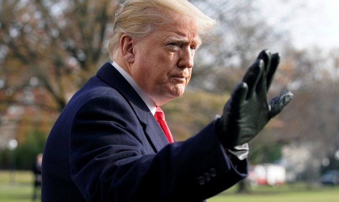 سفير بريطاني يتوقع نهاية مخزية لترامب