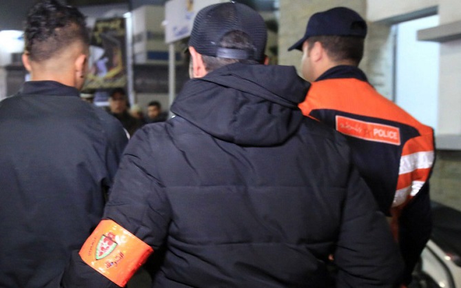 إطلاق النار على شخص "هائج" مسلحا بسيفين بسلا