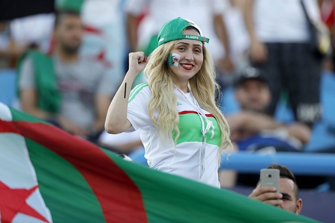  10 طائرات جزائرية لنقل المشجعين إلى مصر 