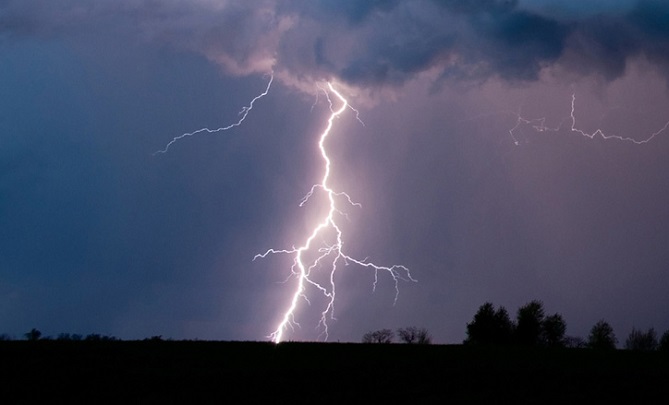  زخات رعدية مصحوبة بالبرد بعدد من أقاليم المملكة 