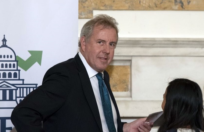  سفير بريطانيا في واشنطن يستقيل من منصبه 