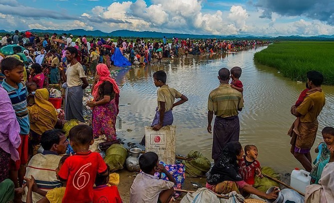  طفلة روهنغية تستنجد بالأمم المتحدة لإنقاذ أقرانها 