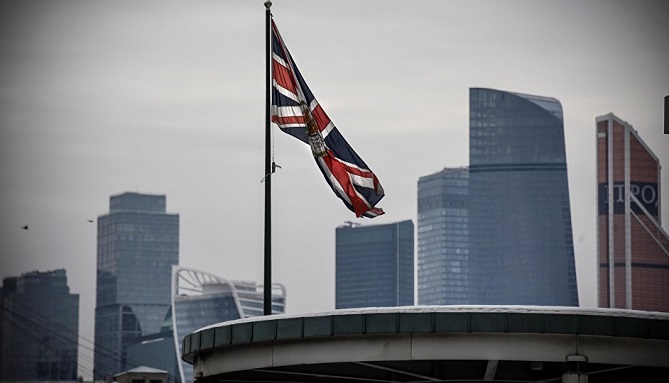  لندن تنصح السفن البريطانية بتجنب مضيق هرمز 