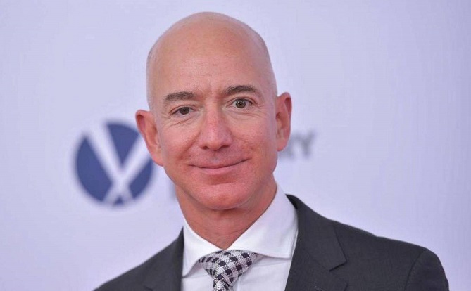  أغنى رجل في العالم يعود للعزوبية من جديد! 