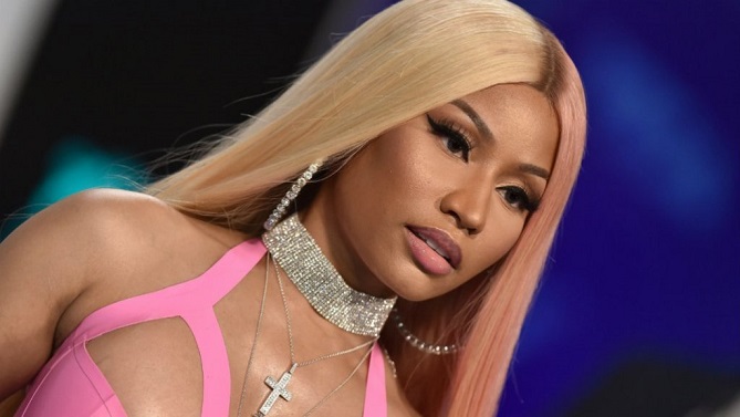  "نيكي ميناج" تتراجع عن حفلها بالسعودية 