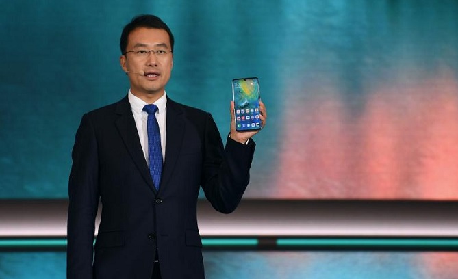 "هواوي" تعلن عن هاتف الجيل الخامس