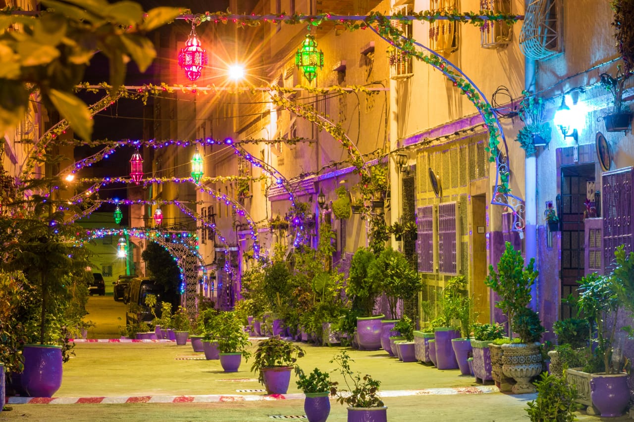 "الزنقة 61" بطنجة.. تتأنق بـ "رداء" العيد وبجمال طاغ صنعه سكانها