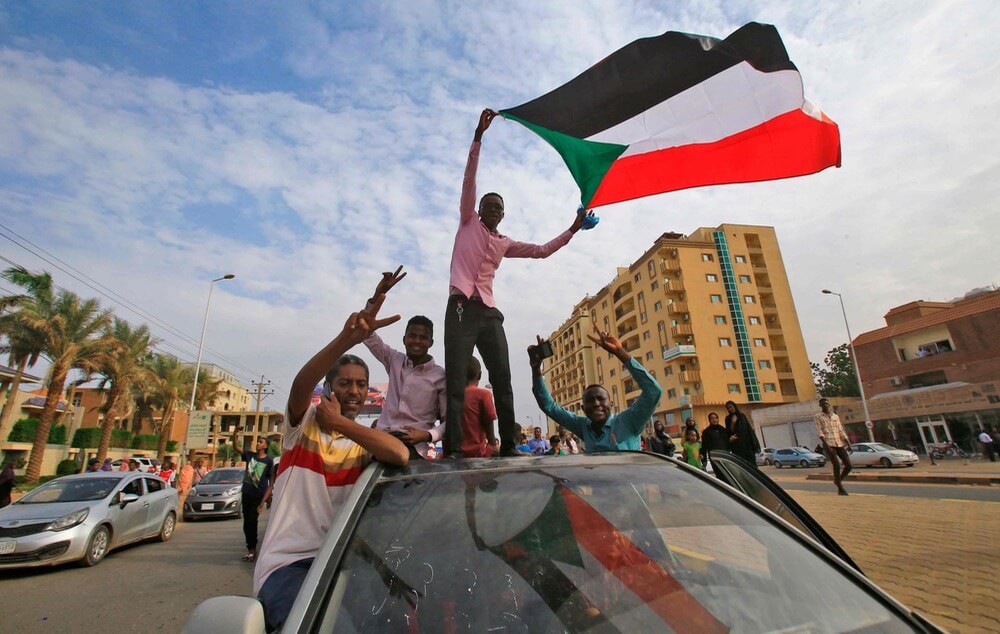 المجلس العسكري والمعارضة في السودان يتفقان على وثيقة دستورية