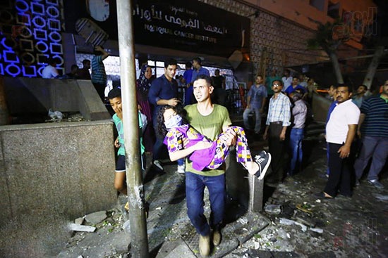  مَصرع 17 مصريا وإصابة 32 آخرين فى انفجار وسط القاهرة 