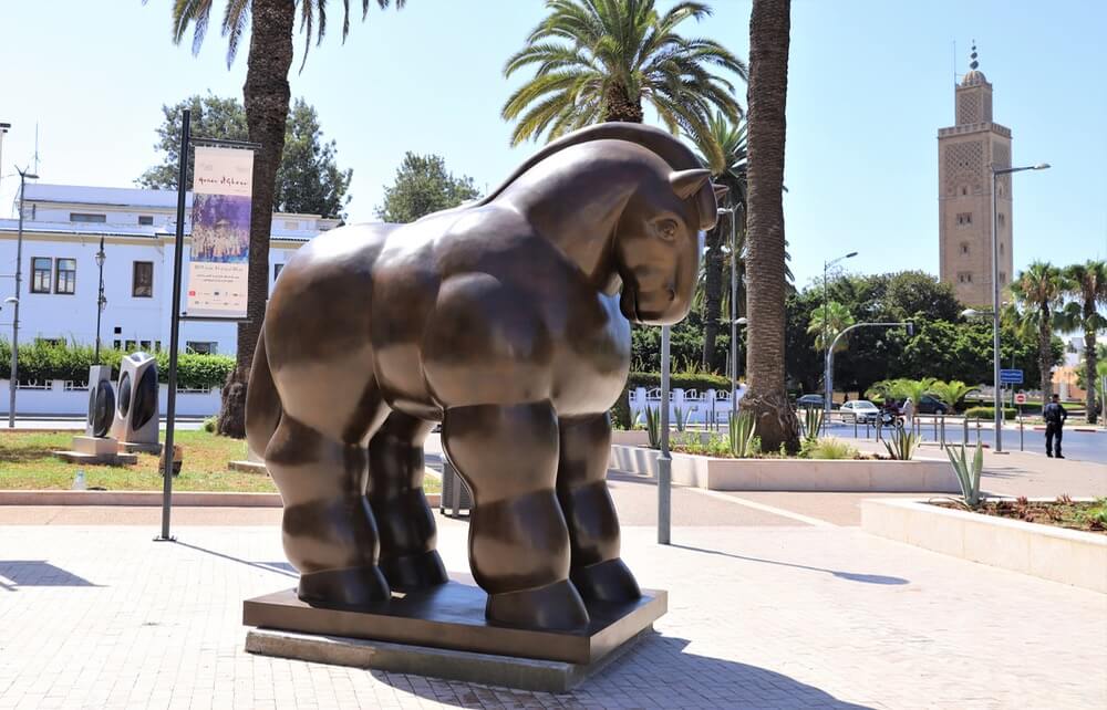 النحات الكولومبي "بوتيرو" يعرض "حصانه" أمام متحف "محمد السادس"