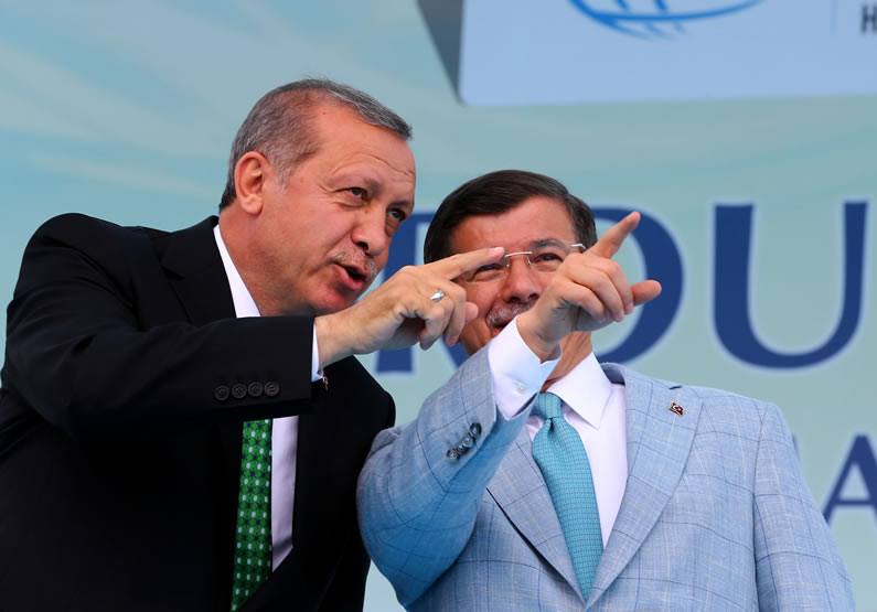  داوود أغلو للفايننشال تايمز: حزب "أردوغان" انحرف عن مبادئه الأساسية 