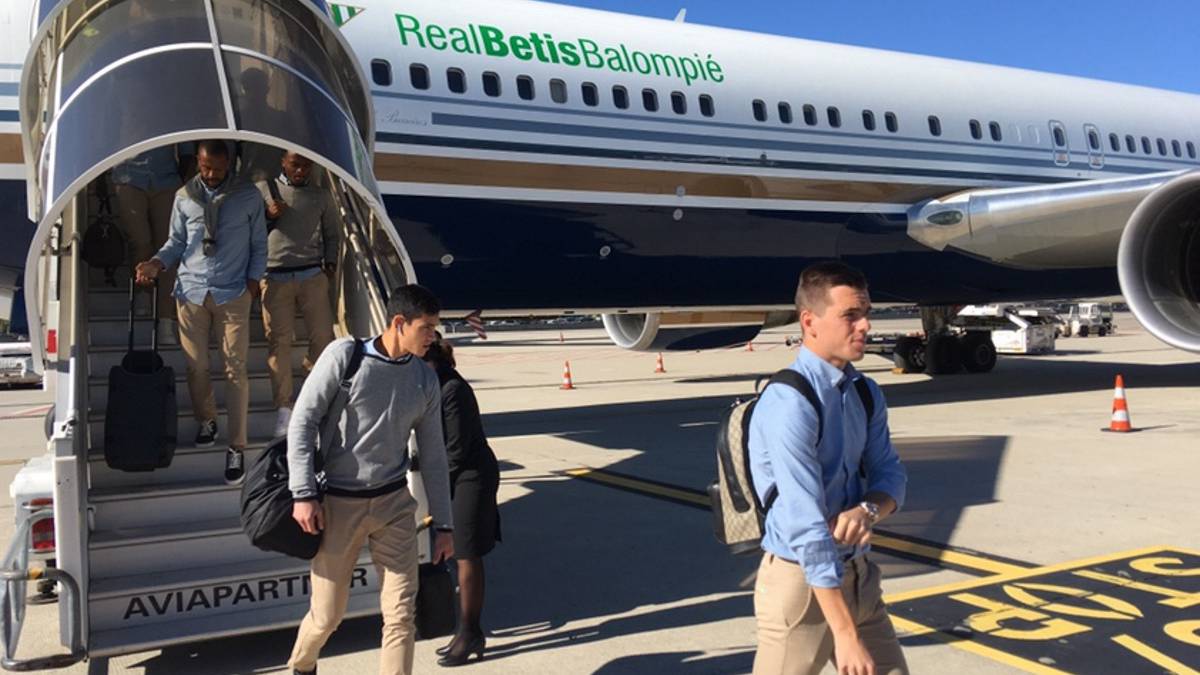 ريال بيتيس يحل بـ"أرمادا" نجومه إلى المغرب من أجل مواجهة الرجاء