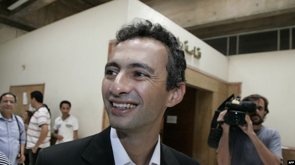 وكيل الجمهورية بمحكمة "سيدي امحمد" يَأمر بترحيل بن شمسي من الجزائر