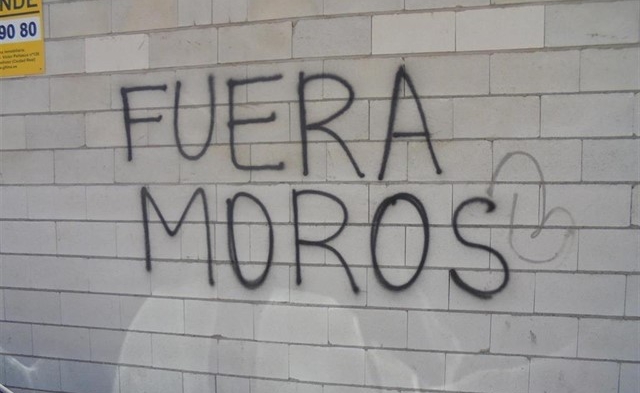  "فليرحل المغاربة"..  شعارات عنصرية  بنبرة الكراهية ضد مَغاربة إسبانيا 