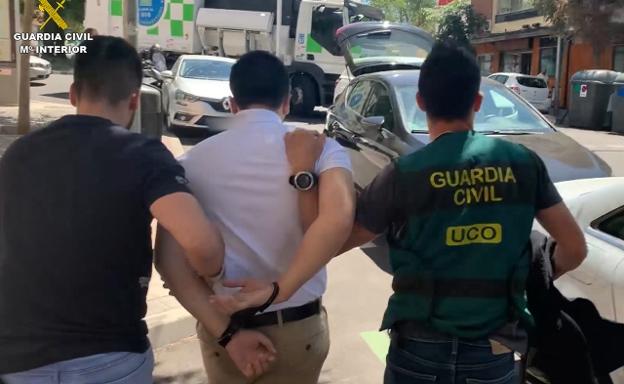 إسبانيا تُطيح بمافيا نافذة متخصصة في تهريب الحشيش من المغرب