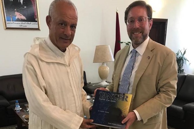  القائم بأعمال السفارة الأمريكية يزور مفوضية طنجة 