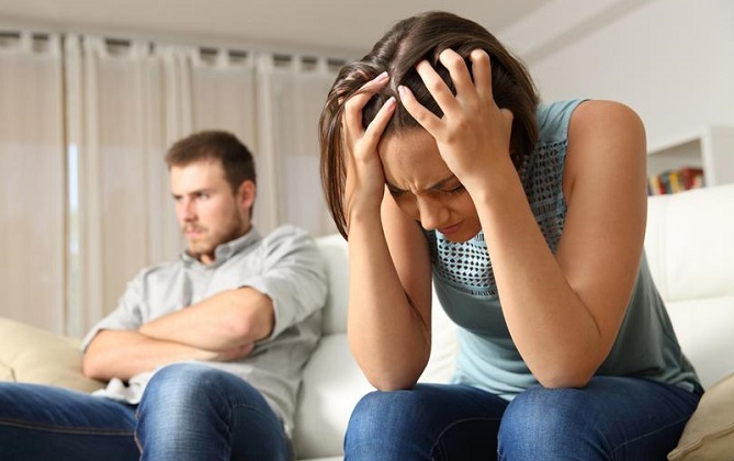 سيدة تطلب الطلاق لأن زوجها "لا يتشاجر" معها!