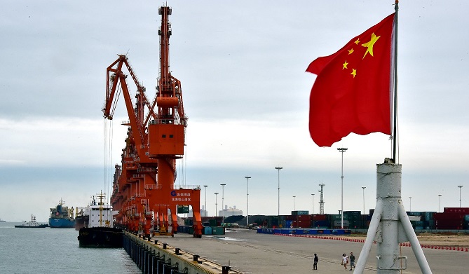  التوترات بالخليج العربي.. بذور "أشواك" في طريق الحرير الصيني 