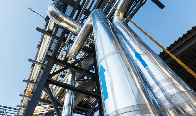 النفط يرتفع 2 في المائة مع انحسار مخاوف الركود