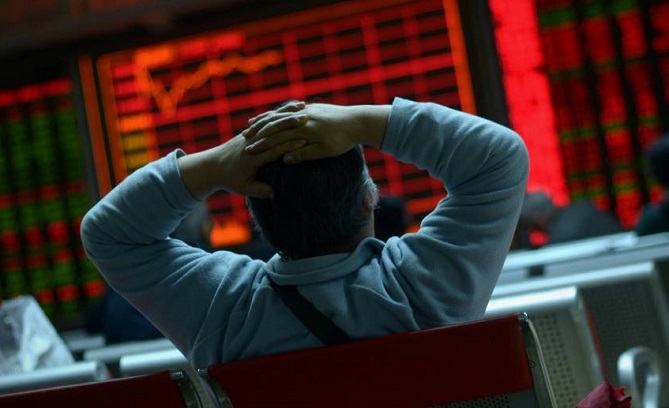 العالم يقترب من انهيار مالي ضخم بسبب ترامب!