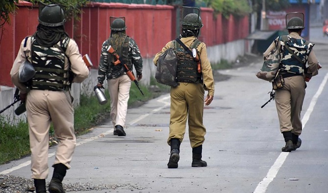  تبادل نيران بين الهند وباكستان في كاشمير 