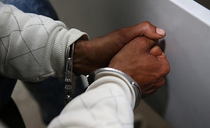  توقيف شخص بالعيون يُشتبه في ارتباطه بشبكة لتهريب المخدرات 