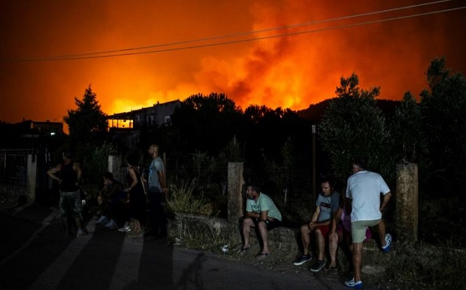 حــرائق اليونان تتسب فــي "كارثة بيئة هائلة"