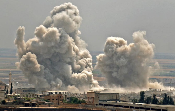 15 قتيلا على الأقل في غارات جوية بسوريا