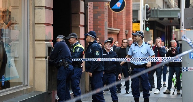  عملية طعن بأستراليا منفذها مؤمن بـ"تفوق البيض" 