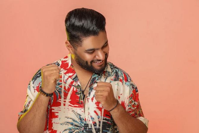 فريد غنام يطلق أغنيته الجديدة المصورة في طنجة