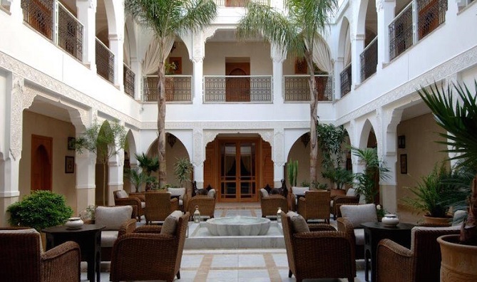 موقع إلكتروني ينهي التصريح اليدوي بليالي المبيت