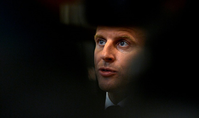  لوموند: بسلوكه المحفوف بالمخاطر.. ماكرون يهوي في ظلمات فقدان الشعبية والسياسة في الإيليزيه "أكثر إثارة للقلق" 