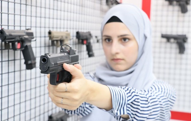  تركيا تصنع مسدسا للنساء وعناصر الاستخبارات 