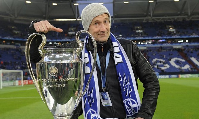 ممثل ألماني يلغي عضويته في شالكه بسبب العنصرية