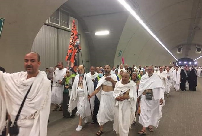 علم نهضة بركان يرفرف في الحج 'صــور'