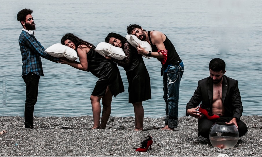  الـ"دون قيشوح".. مَسرحية أمازيغية تحاكي الظروف النفسية لـ"مسؤول" بعد إعفائه 