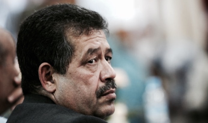 "شباط اهـْرب".. عنوانٌ لسياسي أطلق الرصاص على قدميه قبل أن يَختار "منفاه"