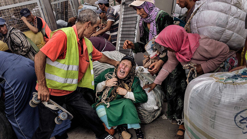  التهريب المعيشي بباب سبتة.. سقوط قتلى غير كافٍ لإيجاد حلول للظاهرة؟ 