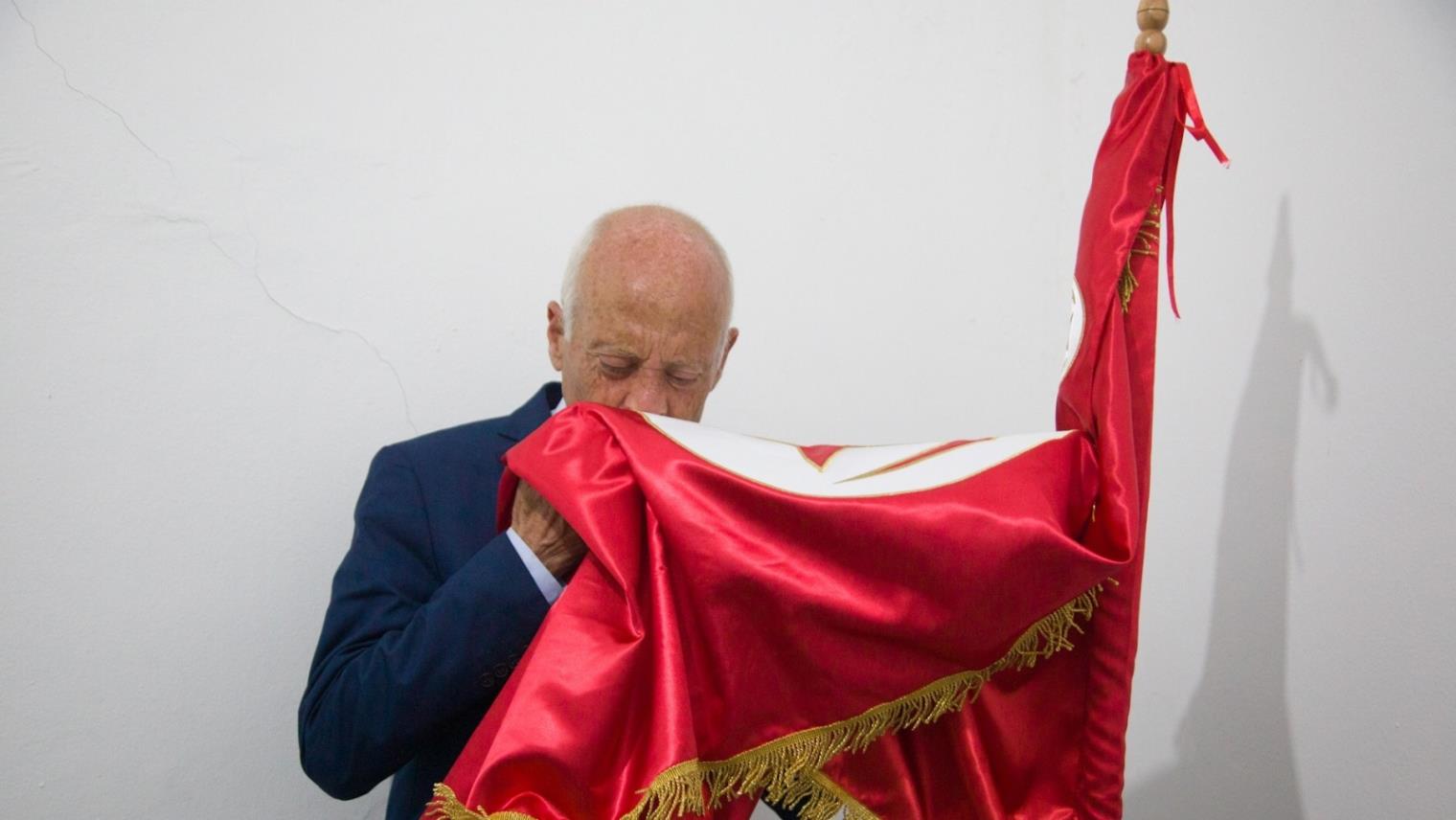  قيس سعيّد.. الأكاديمي الذي زلزل الأرض تحت أقدام الأحزاب التونسية 