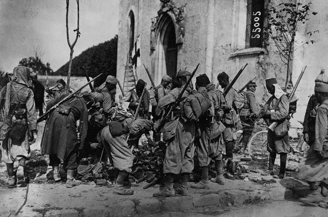  بعد 74 عاما.. إيطاليات يطالبن بإعتذار الجنود المغاربة عن "الاغتصاب الجماعي" ‎ 