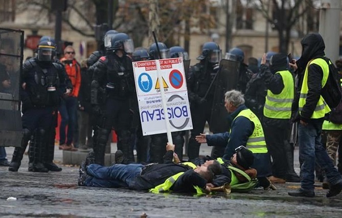  إضراب واسع لعمال المواصلات يشل باريس 