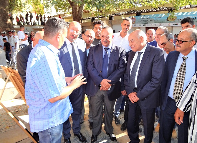  الأعرج يزور ورشي مشروعين ثقافيين بتاوريرت 