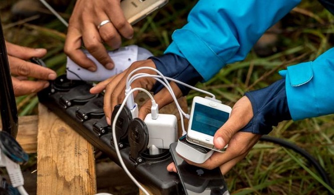  إطلاق حملة لمراقبة جودة شواحن الهاتف بالمغرب 