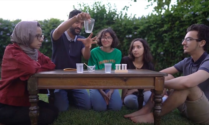 المختاري يفي بوعده: قناة على "اليوتوب" خاصة بالتجارب العلمية للتلاميذ