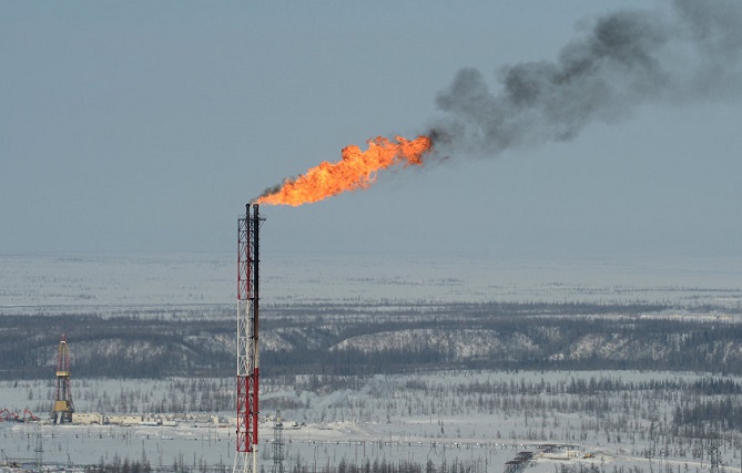  هجوم على منشأتين سعوديتين يرفع أسعار النفط 