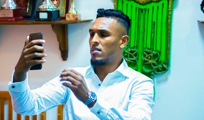 الرجاء يعلن تعاقده مع المدافع الليبي سند الورفلي