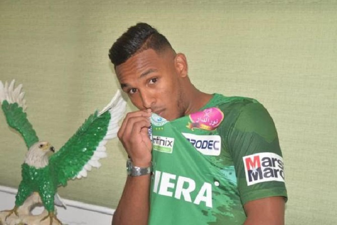 الرجاء تشتري العقد النهائي لليبي سند الورفلي