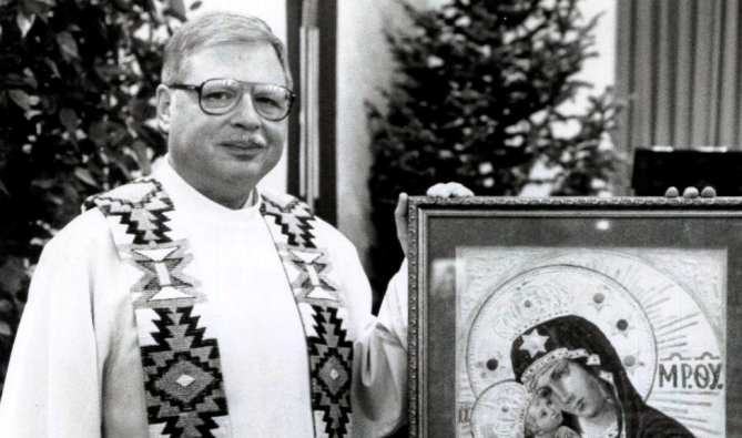  أمريكا تُنهي قضية "القس" البيدوفيلي المُعتقل في المغرب بـ30 سجنا نافذا 